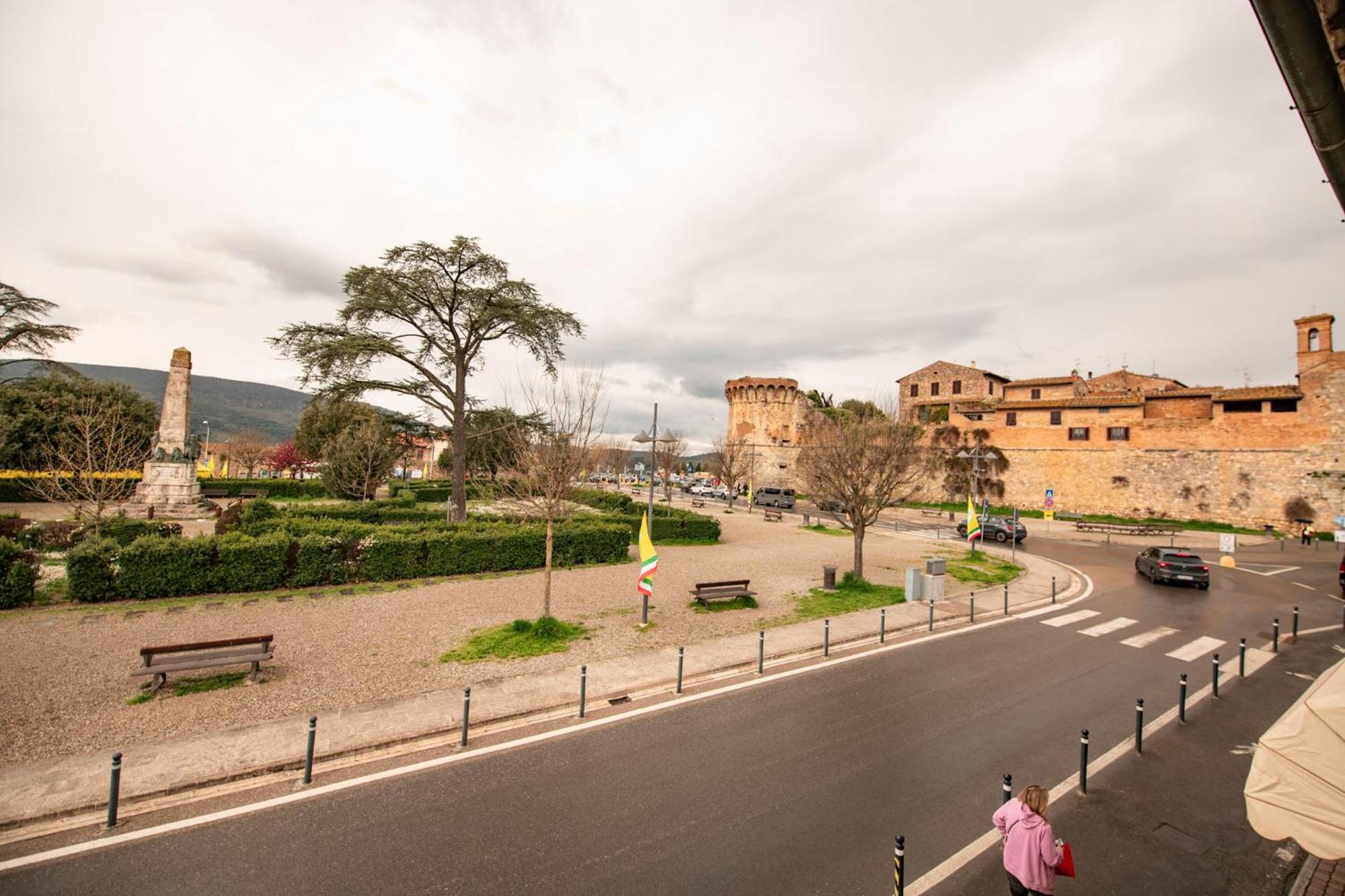 Bellavista Free Parking City Center San Gimignano Exterior photo