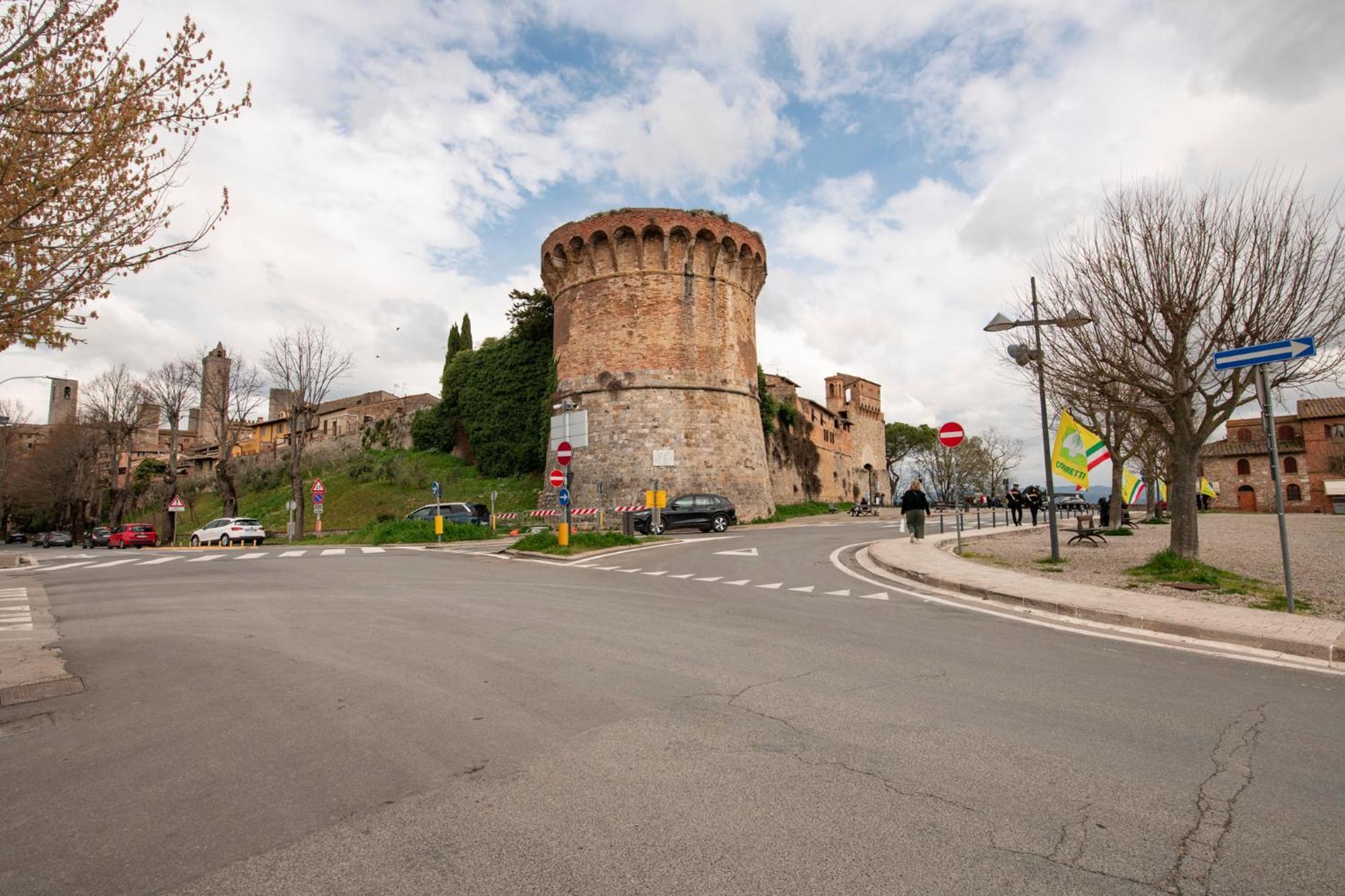 Bellavista Free Parking City Center San Gimignano Exterior photo